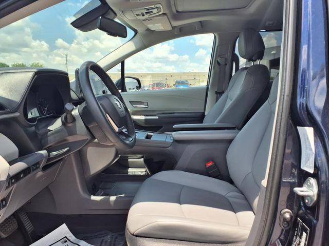 Photo of 2022 Gray Toyota Sienna