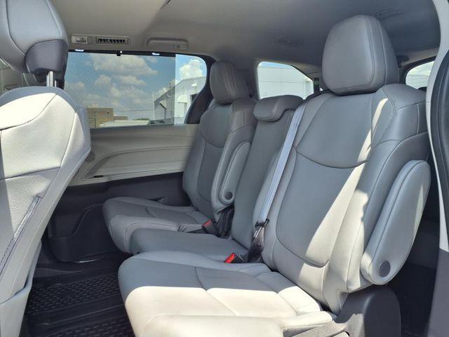 Photo of 2022 Gray Toyota Sienna