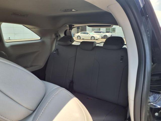 Photo of 2022 Gray Toyota Sienna