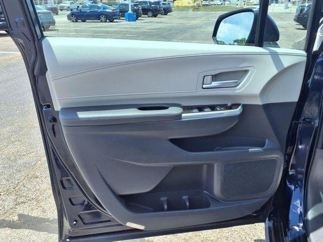 Photo of 2022 Gray Toyota Sienna
