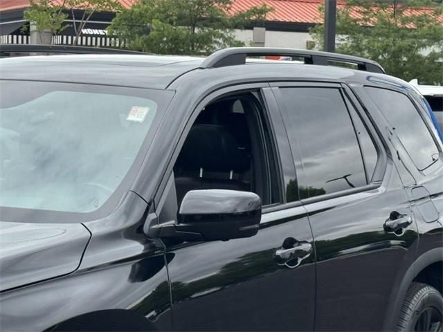 Photo of 2025 Crystal Black Pearl Honda Pilot