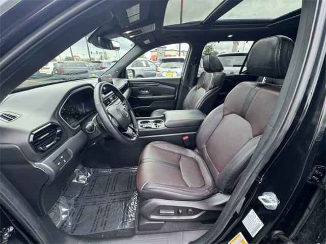 Photo of 2025 Crystal Black Pearl Honda Pilot