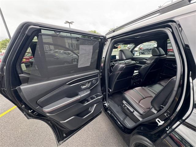 Photo of 2025 Crystal Black Pearl Honda Pilot