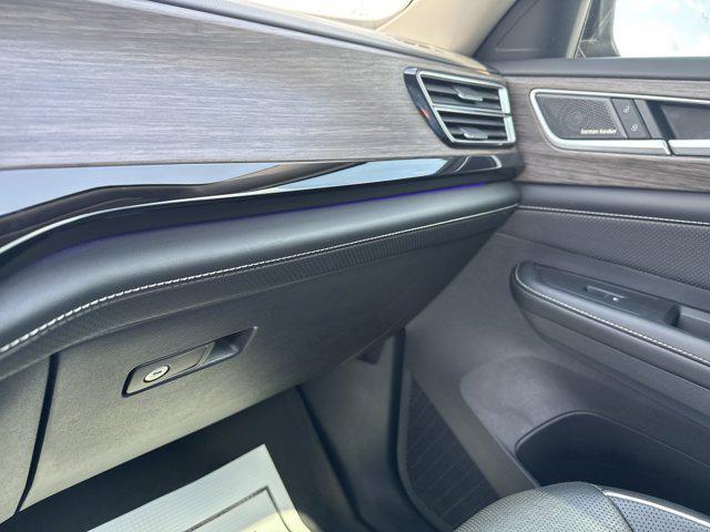 Photo of 2024 Deep Black Pearl Volkswagen Atlas