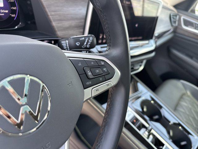 Photo of 2024 Deep Black Pearl Volkswagen Atlas