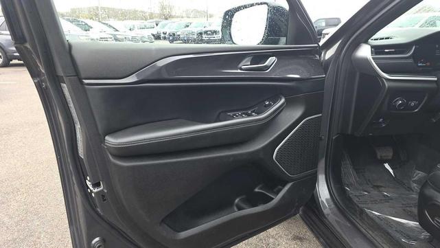 Photo of 2021 Baltic Gray Metallic Clearcoat Jeep Grand Cherokee L