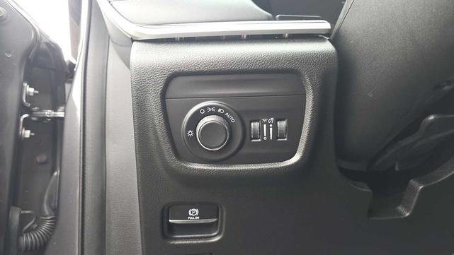 Photo of 2021 Baltic Gray Metallic Clearcoat Jeep Grand Cherokee L