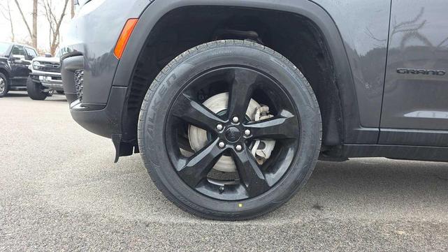 Photo of 2021 Baltic Gray Metallic Clearcoat Jeep Grand Cherokee L