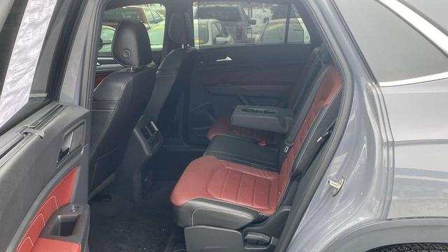 Photo of 2022 Pure Gray Volkswagen Atlas Cross Sport