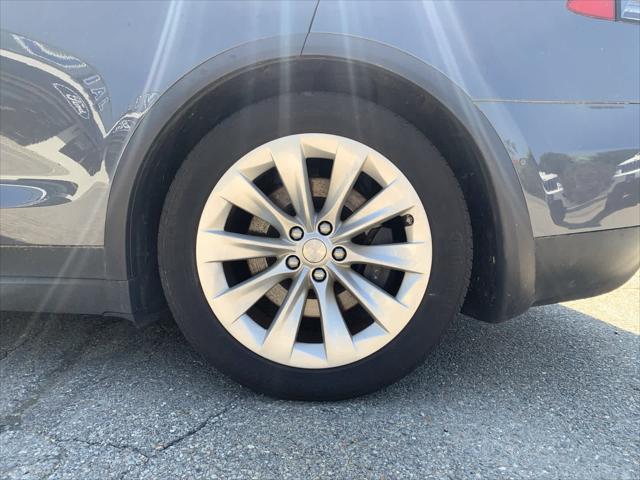 Photo of 2017 GREY Tesla Model X