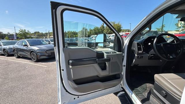 Photo of 2019 Oxford White Ford F-350