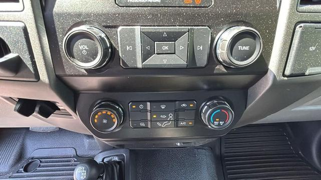 Photo of 2019 Oxford White Ford F-350