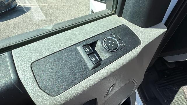 Photo of 2019 Oxford White Ford F-350