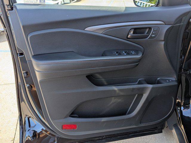 Photo of 2022 Crystal Black Pearl Honda Passport