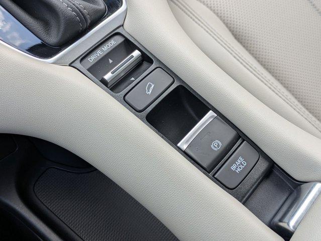 Photo of 2023 Platinum White Pearl Honda HR-V
