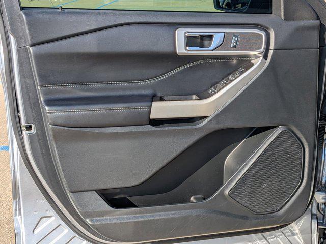 Photo of 2021 Iconic Silver Metallic Ford Explorer