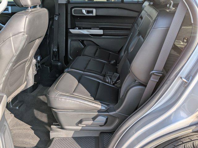 Photo of 2021 Iconic Silver Metallic Ford Explorer