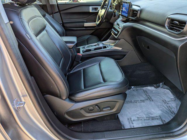 Photo of 2021 Iconic Silver Metallic Ford Explorer
