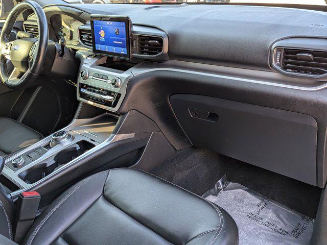 Photo of 2021 Iconic Silver Metallic Ford Explorer
