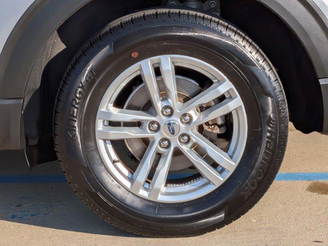 Photo of 2021 Iconic Silver Metallic Ford Explorer