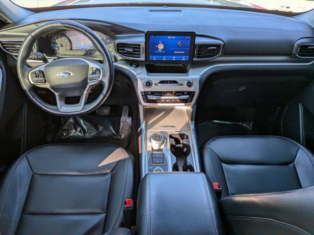 Photo of 2021 Iconic Silver Metallic Ford Explorer