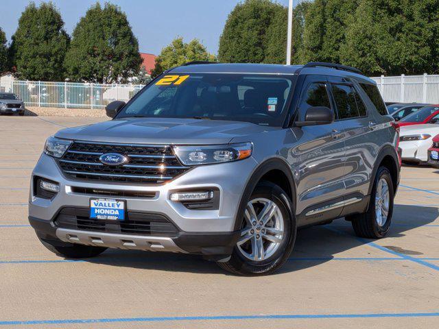 Photo of 2021 Iconic Silver Metallic Ford Explorer