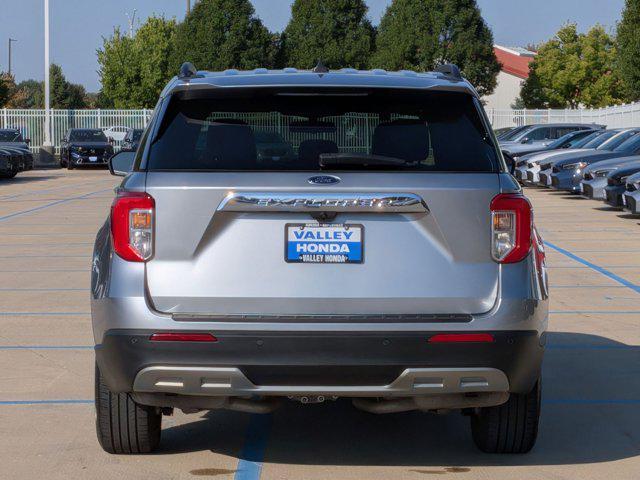 Photo of 2021 Iconic Silver Metallic Ford Explorer