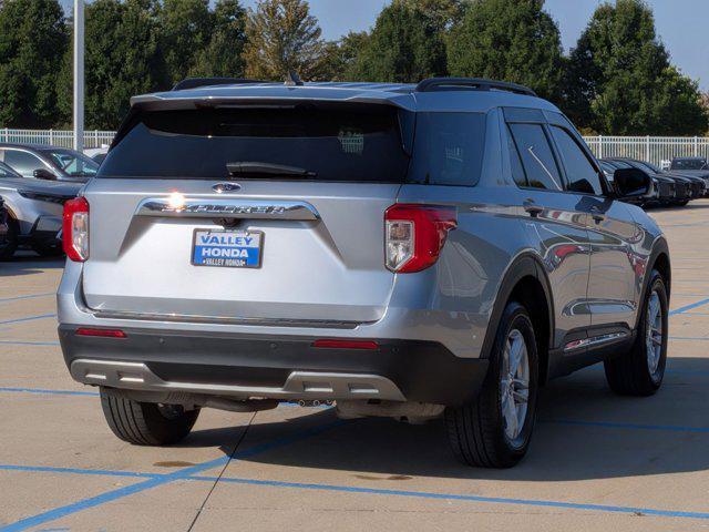Photo of 2021 Iconic Silver Metallic Ford Explorer