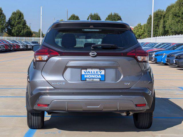 Photo of 2022 Gun Metallic Nissan Kicks