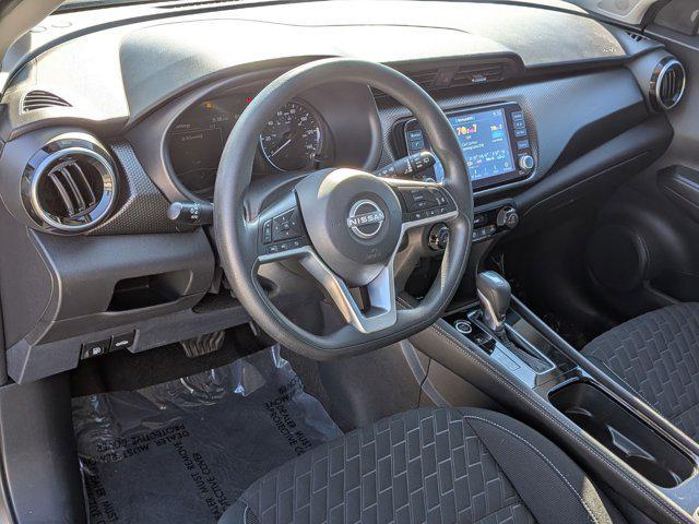 Photo of 2022 Gun Metallic Nissan Kicks
