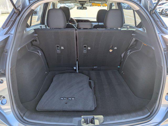 Photo of 2022 Gun Metallic Nissan Kicks
