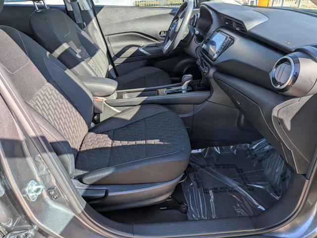Photo of 2022 Gun Metallic Nissan Kicks