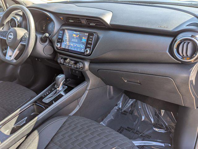 Photo of 2022 Gun Metallic Nissan Kicks