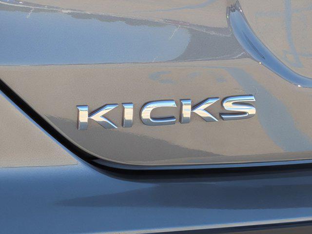 Photo of 2022 Gun Metallic Nissan Kicks