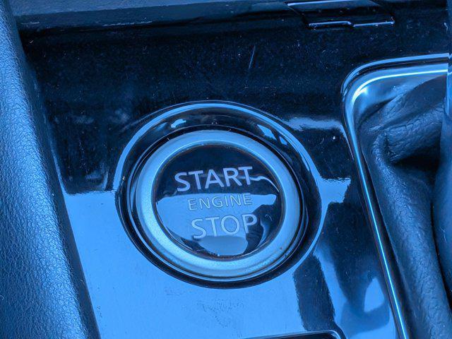 Photo of 2022 Gun Metallic Nissan Kicks