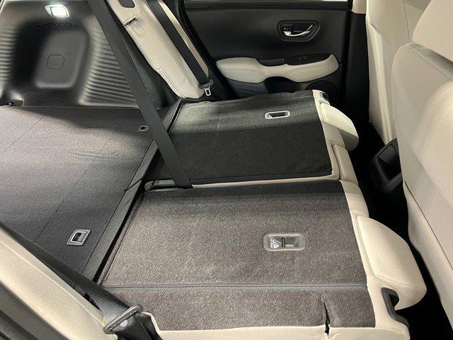 Photo of 2025 Platinum White Pearl Honda HR-V