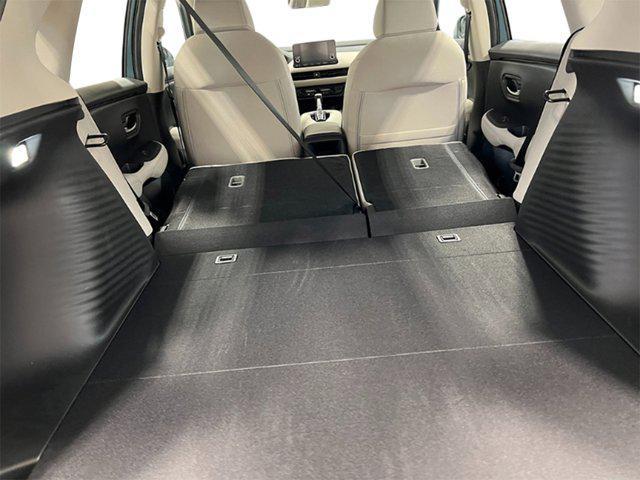Photo of 2025 Platinum White Pearl Honda HR-V
