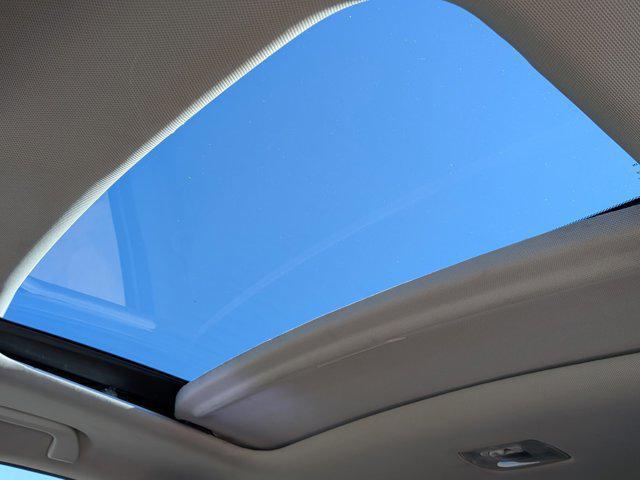 Photo of 2014 White Diamond Pearl Honda CR-V