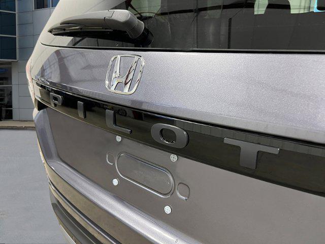 Photo of 2025 Modern Steel Metallic Honda Pilot