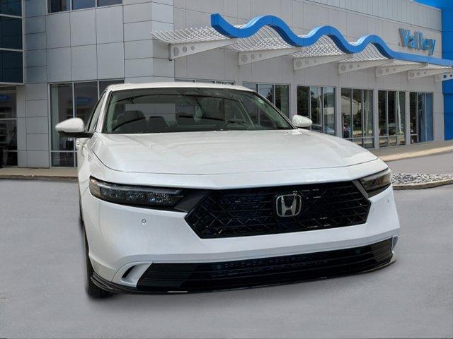 Photo of 2025 Platinum White Pearl Honda Accord Hybrid