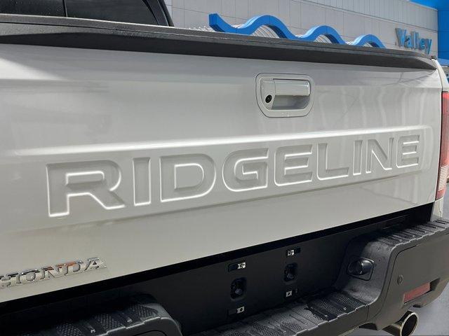 Photo of 2025 Platinum White Pearl Honda Ridgeline