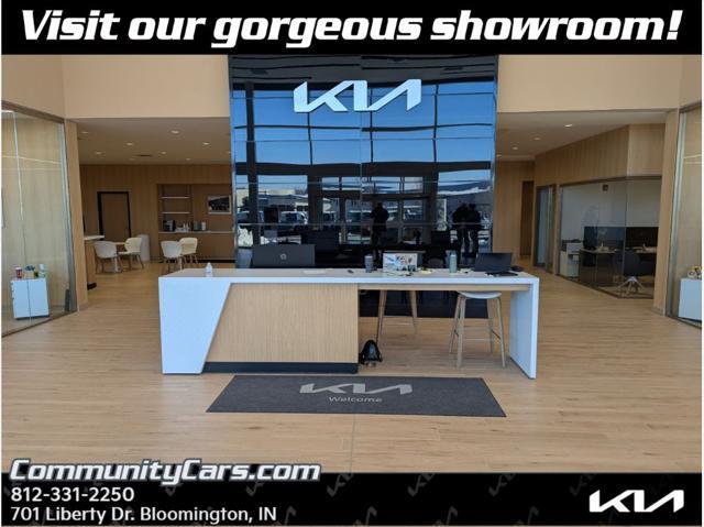 Photo of 2025 Glacial White Pearl Kia Sorento
