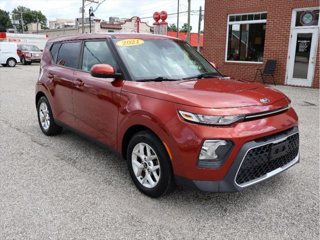 Photo of 2021 Mars Orange Kia Soul