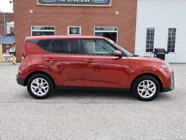 Photo of 2021 Mars Orange Kia Soul