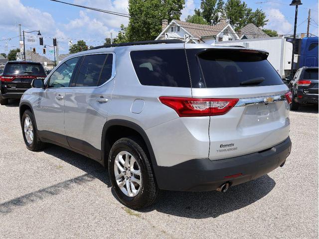 Photo of 2020 Silver Ice Metallic Chevrolet Traverse