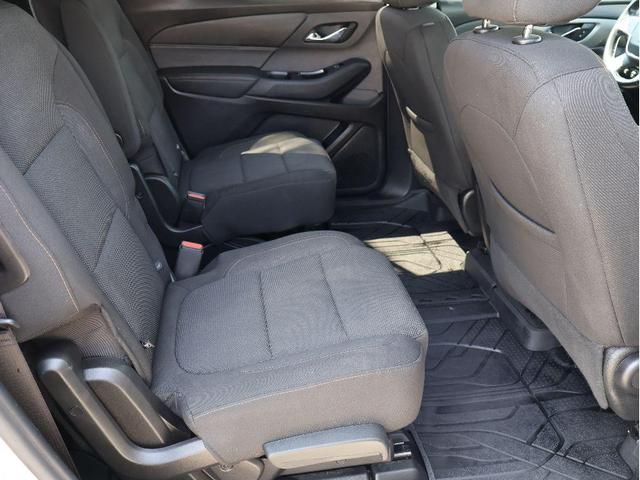 Photo of 2020 Silver Ice Metallic Chevrolet Traverse