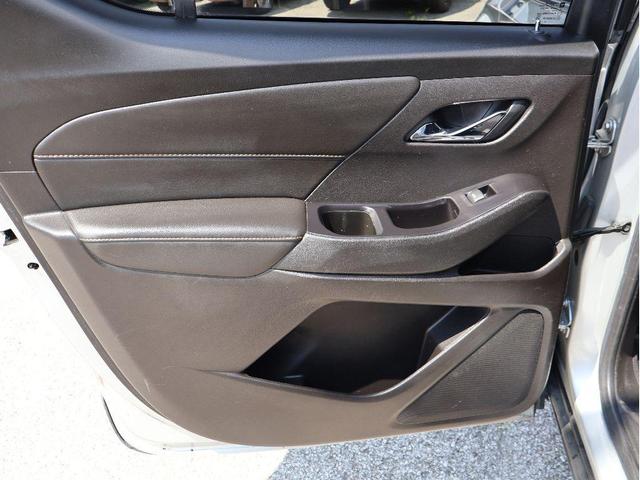Photo of 2020 Silver Ice Metallic Chevrolet Traverse