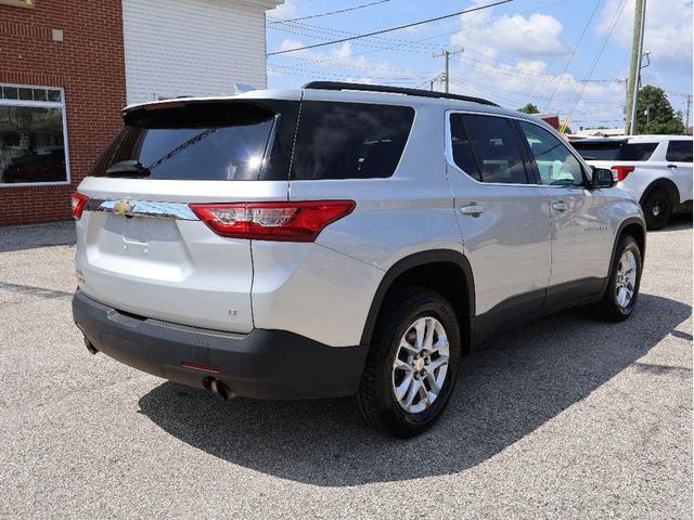 Photo of 2020 Silver Ice Metallic Chevrolet Traverse