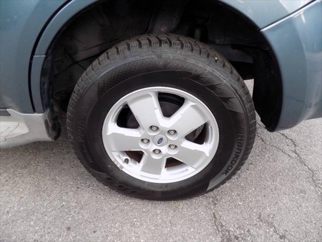 Photo of 2011 Blue Ford Escape