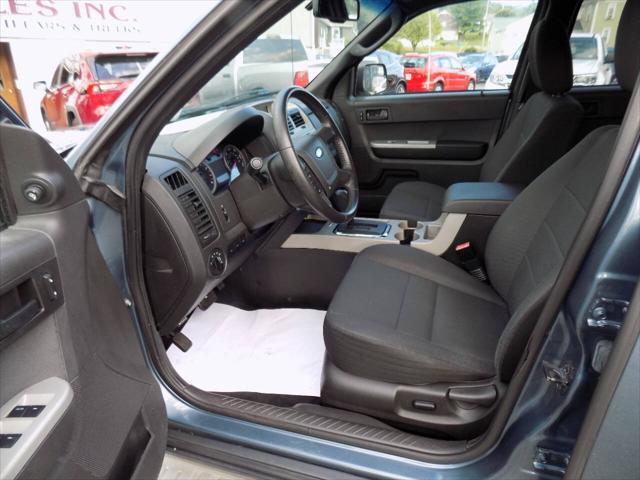 Photo of 2011 Blue Ford Escape